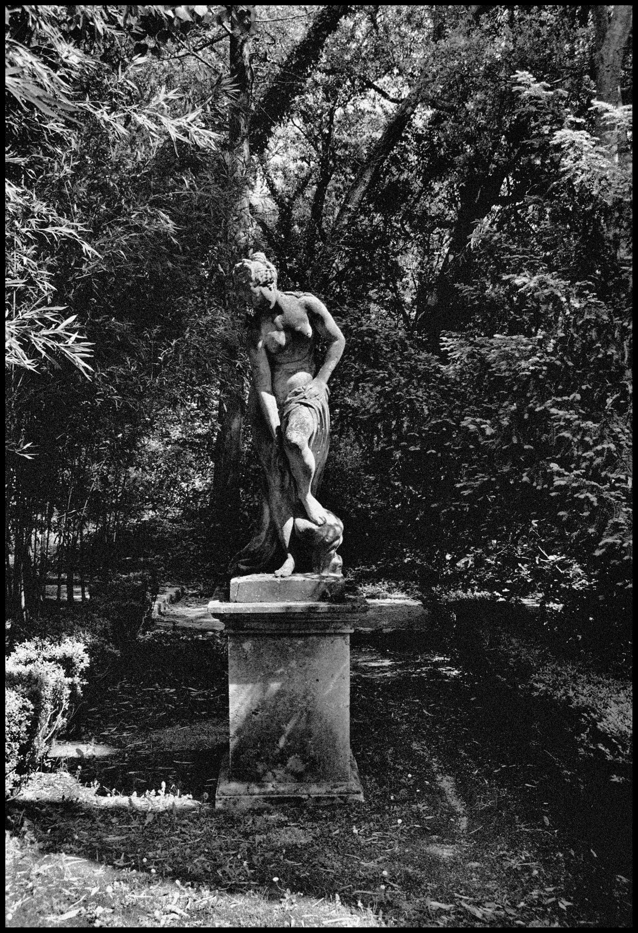 139 — Chateau de Christian Dior, Francie, 1973